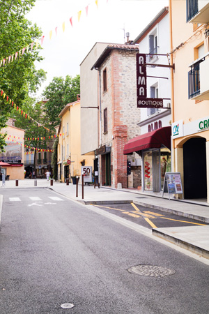 Avenue Clemenceau avec Boutique Alma