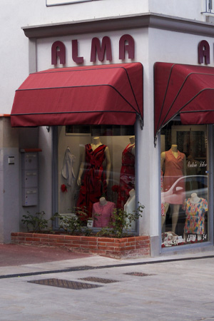 Boutique Alma - extérieur - 3ème vitrine