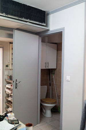 Boutique Alma - WC séparé et lavabo - accessible par l'arrière boutique