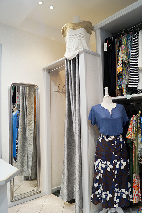 Boutique Alma - Cabine d'essayage 1